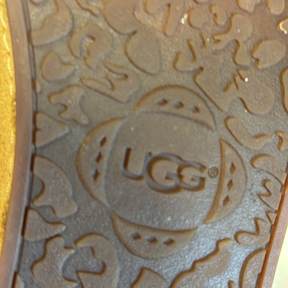 Ugg Wrinn Beige Knit Slippers - Picture 10 of 12